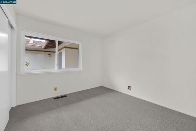 27889 Farm Hill Dr, Hayward, CA 94542