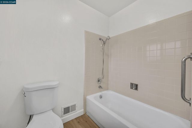 27889 Farm Hill Dr, Hayward, CA 94542