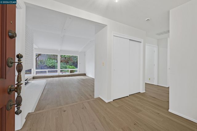 27889 Farm Hill Dr, Hayward, CA 94542