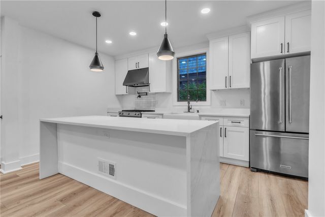 5836 Northumberland St, Squirrel Hill, PA 15217
