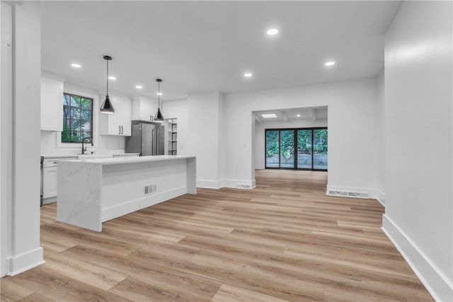 5836 Northumberland St, Squirrel Hill, PA 15217