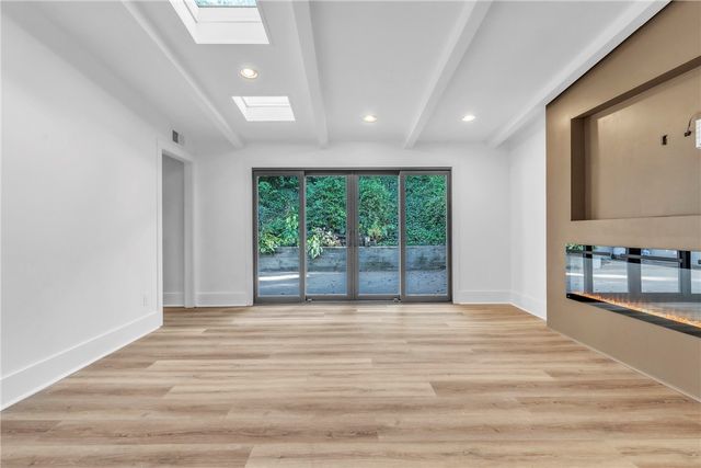 5836 Northumberland St, Squirrel Hill, PA 15217