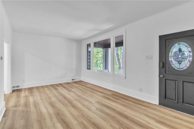 5836 Northumberland St, Squirrel Hill, PA 15217