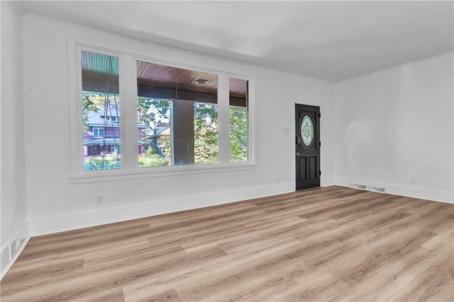 5836 Northumberland St, Squirrel Hill, PA 15217