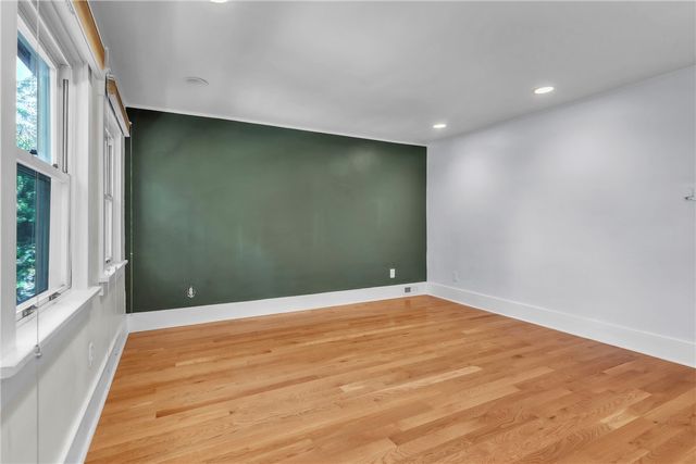 5836 Northumberland St, Squirrel Hill, PA 15217