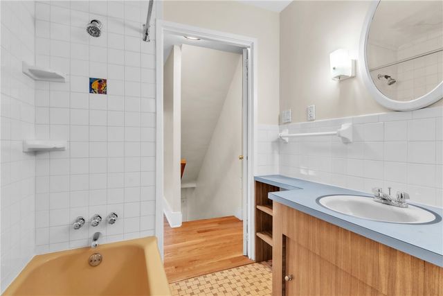 5836 Northumberland St, Squirrel Hill, PA 15217