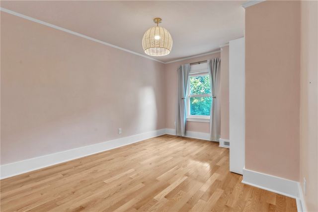 5836 Northumberland St, Squirrel Hill, PA 15217