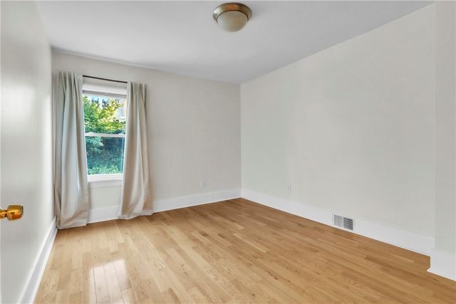 5836 Northumberland St, Squirrel Hill, PA 15217