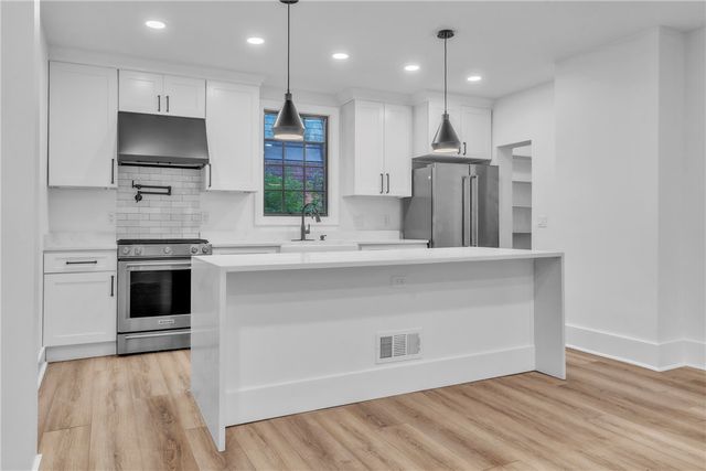 5836 Northumberland St, Squirrel Hill, PA 15217