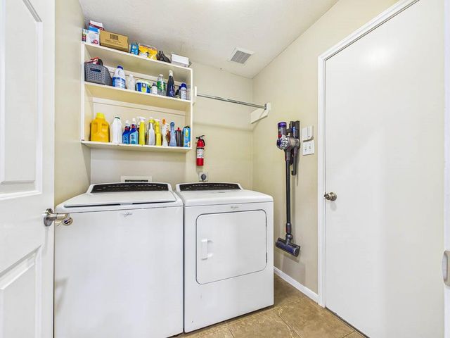 211 Hollander Court, League City, TX 77573