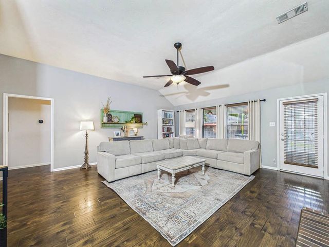 211 Hollander Court, League City, TX 77573