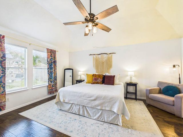 211 Hollander Court, League City, TX 77573
