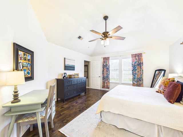 211 Hollander Court, League City, TX 77573
