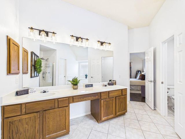 211 Hollander Court, League City, TX 77573