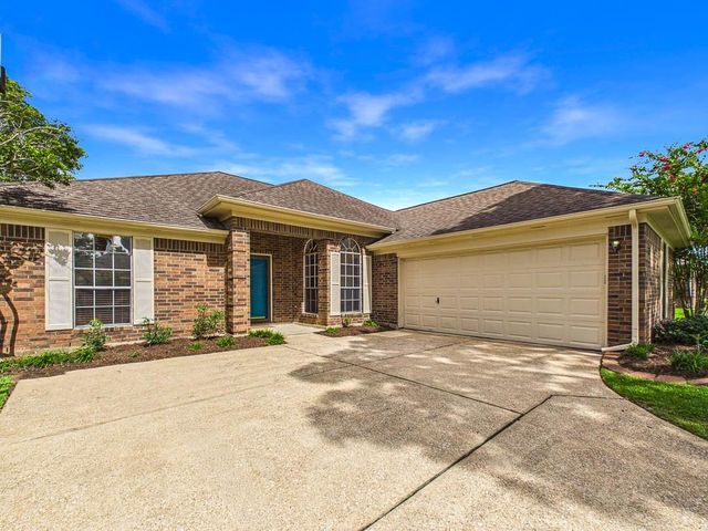 211 Hollander Court, League City, TX 77573