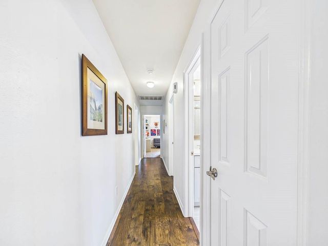 211 Hollander Court, League City, TX 77573
