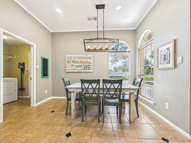 211 Hollander Court, League City, TX 77573