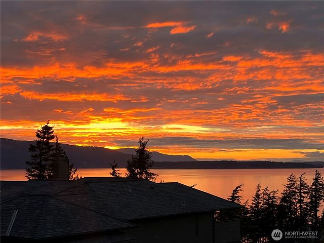 414 S Clarkwood Drive, Bellingham, WA 98225