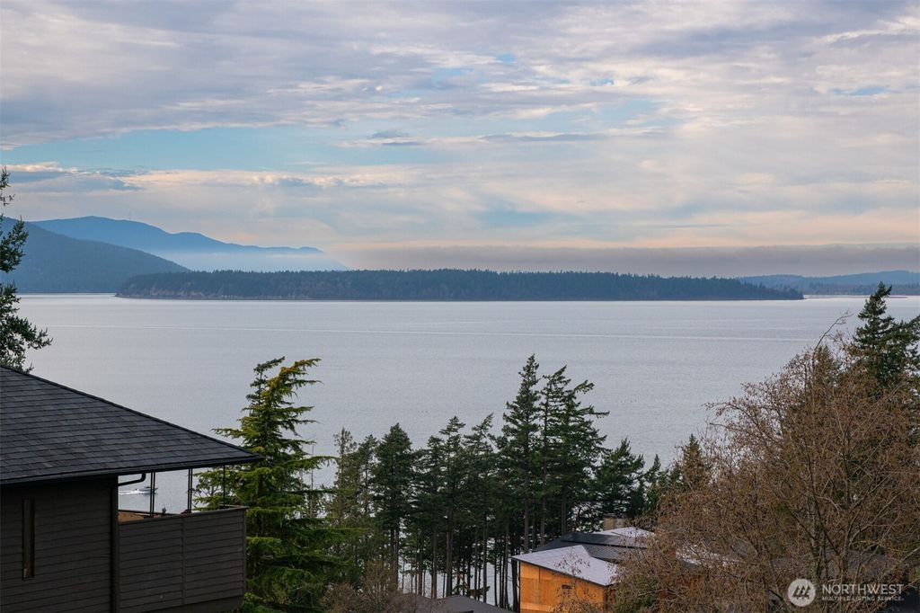 414 S Clarkwood Drive, Bellingham, WA 98225