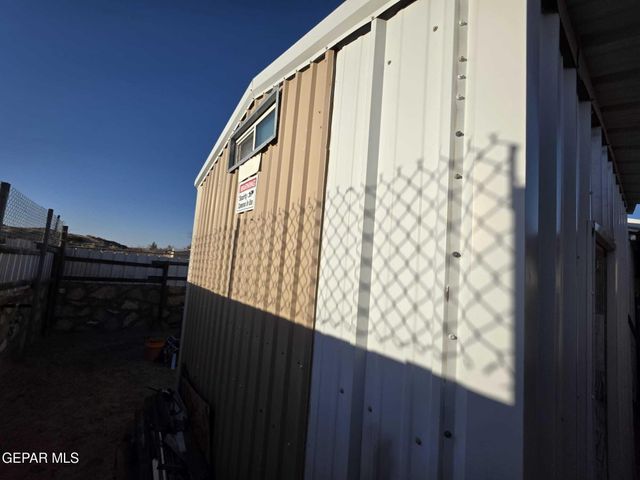 211 CARRIZO DR Drive, Sunland Park, NM 88063