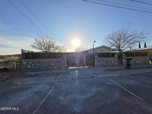 211 CARRIZO DR Drive, Sunland Park, NM 88063