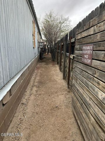 211 CARRIZO DR Drive, Sunland Park, NM 88063