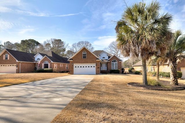2 Fairway Drive, Manning, SC 29102