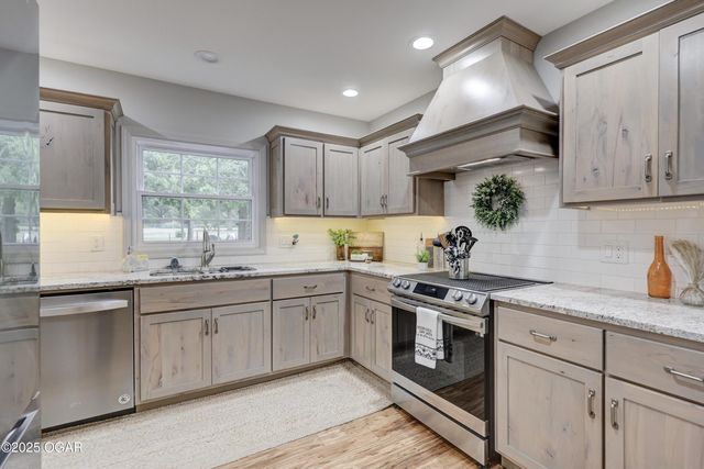 1743 S River Street, Carthage, MO 64836