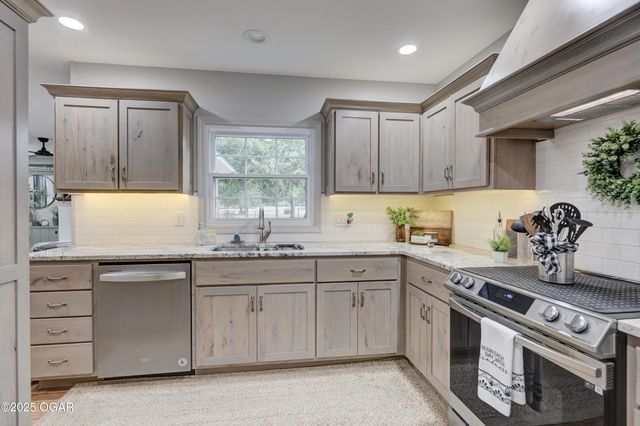 1743 S River Street, Carthage, MO 64836