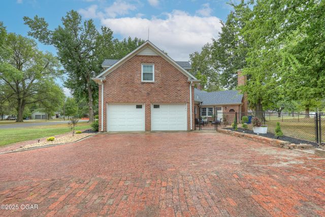 1743 S River Street, Carthage, MO 64836