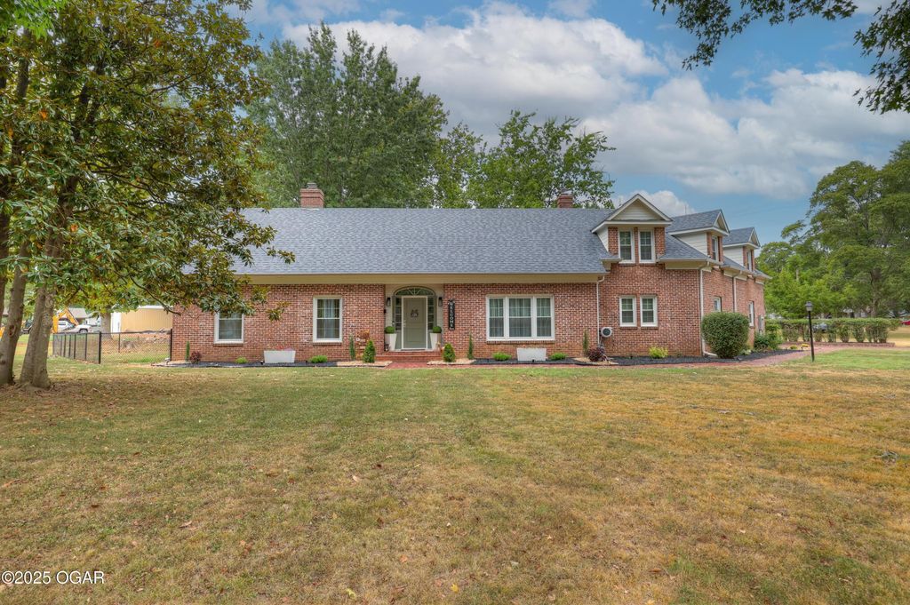 1743 S River Street, Carthage, MO 64836