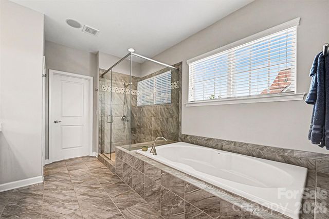 2507 Lochview Street, Pineville, NC 28134