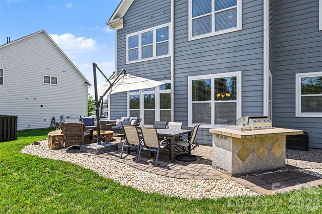 2507 Lochview Street, Pineville, NC 28134