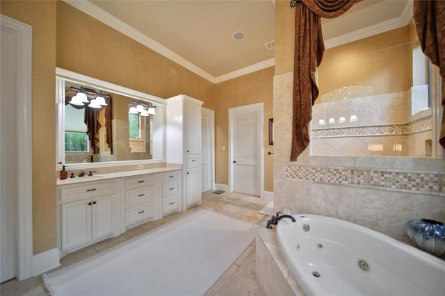70 W Ambassador Bend, The Woodlands, TX 77382