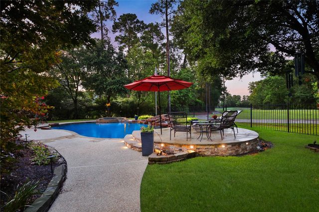 70 W Ambassador Bend, The Woodlands, TX 77382