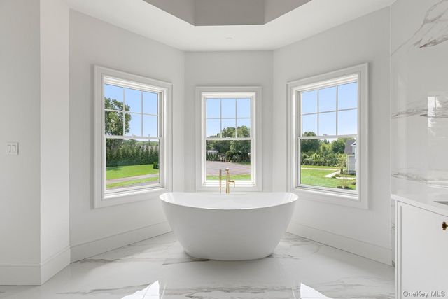 2 D'Amico Court, Melville, NY 11747