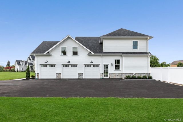 2 D'Amico Court, Melville, NY 11747