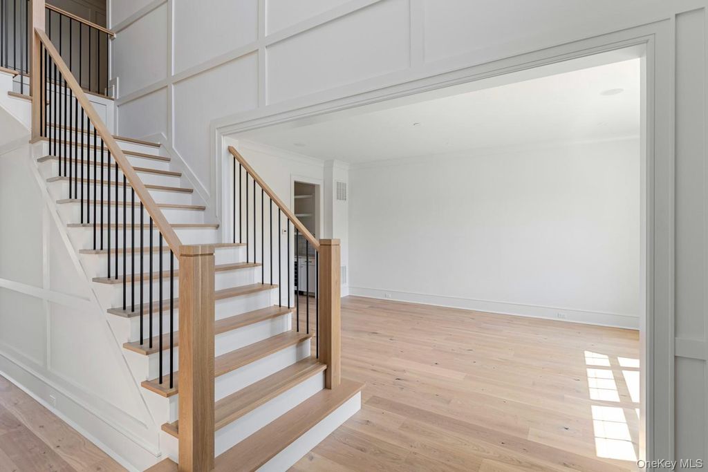 2 D'Amico Court, Melville, NY 11747 — photo 4