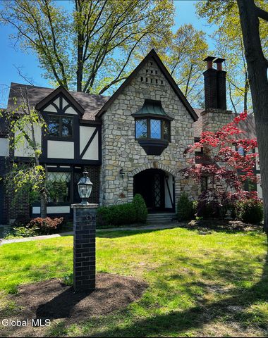 32 Fairway Court, Albany, NY 12208