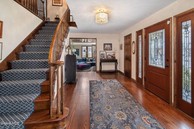 32 Fairway Court, Albany, NY 12208