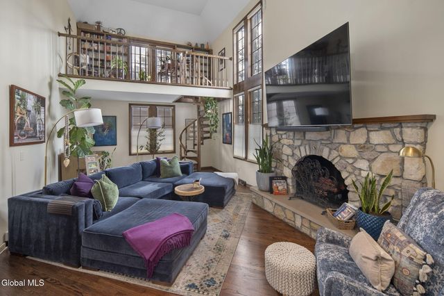 32 Fairway Court, Albany, NY 12208