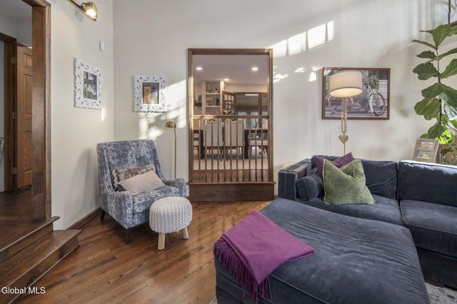 32 Fairway Court, Albany, NY 12208