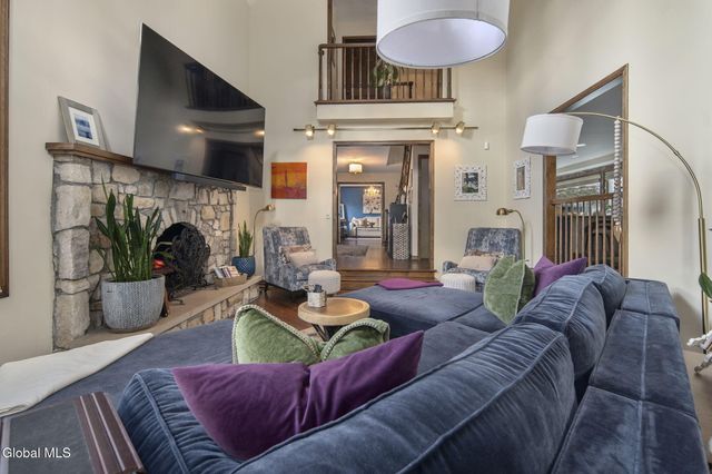 32 Fairway Court, Albany, NY 12208