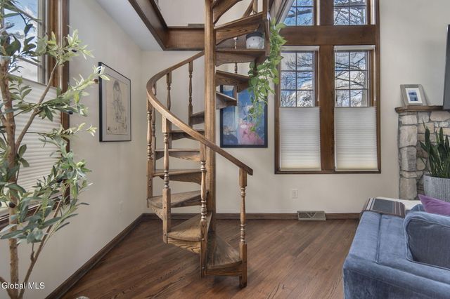 32 Fairway Court, Albany, NY 12208