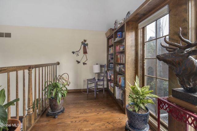 32 Fairway Court, Albany, NY 12208