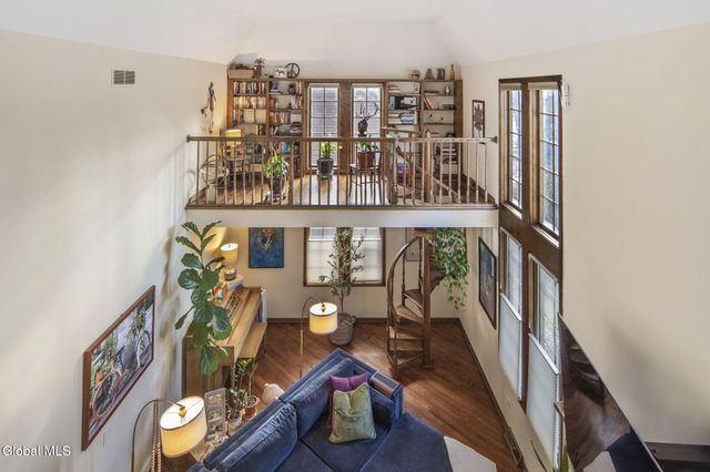 32 Fairway Court, Albany, NY 12208