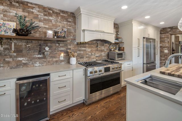 32 Fairway Court, Albany, NY 12208