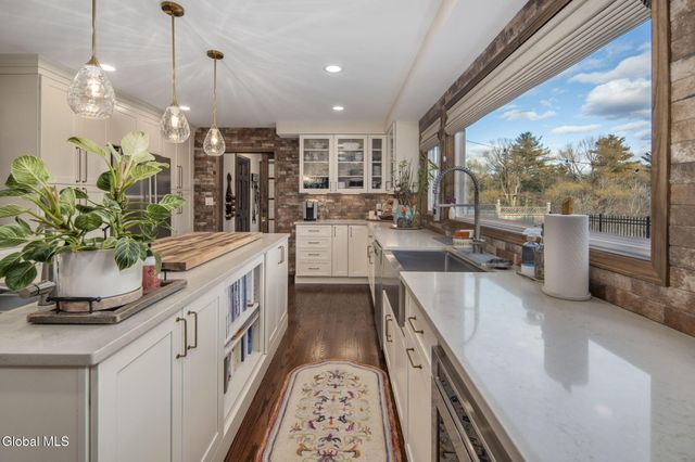 32 Fairway Court, Albany, NY 12208