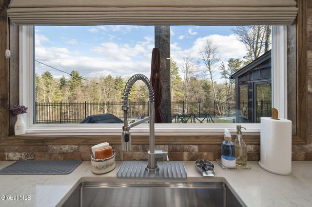 32 Fairway Court, Albany, NY 12208