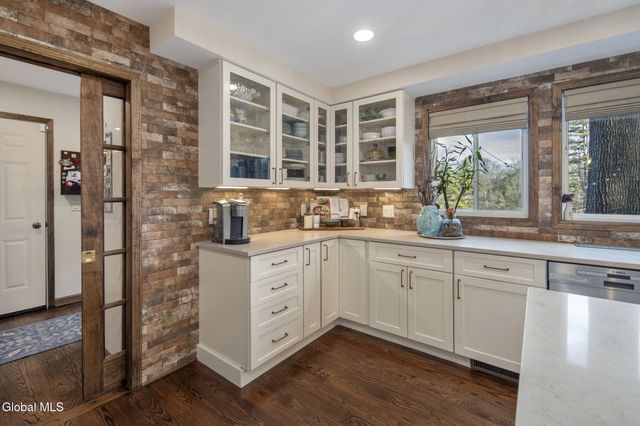 32 Fairway Court, Albany, NY 12208